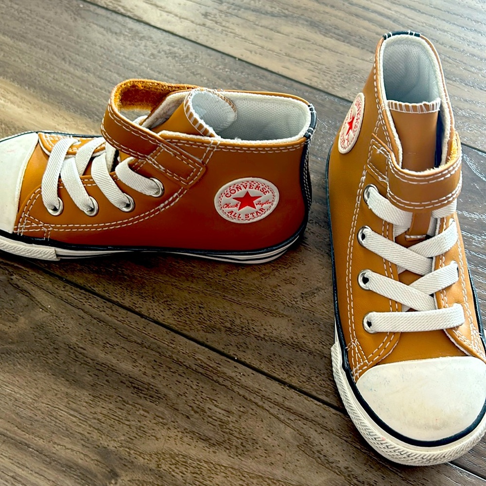 Tan High Top Toddler Converse (Size 9)